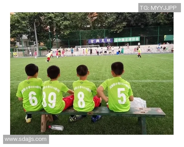 成都足球队引领最新足球技术十强榜单解析与展望 成都足球队引领最新足球技术十强榜单解析与展望