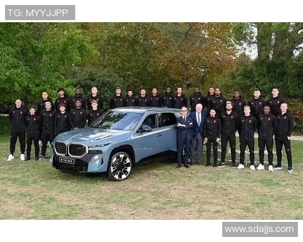 足球明星与宝马完美结合高清图片欣赏带你领略运动与豪华的魅力