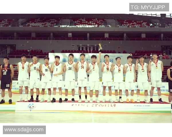 重庆篮球队比赛经验的创新与变革引发热议探讨 重庆篮球队比赛经验的创新与变革引发热议探讨