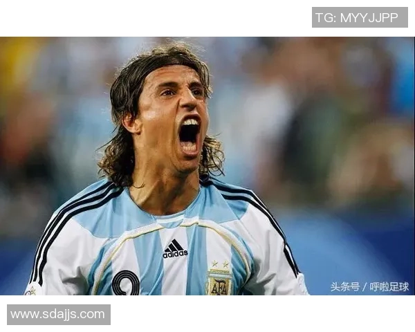 长发卷发的足球明星们展现独特魅力与风格的完美结合 长发卷发的足球明星们展现独特魅力与风格的完美结合